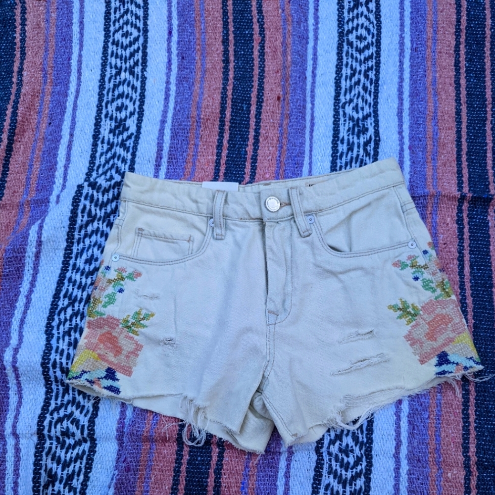 NWT Blank NYC The Barrow Short in Closer Together
